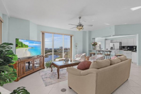 Waterside 176- Bayfront Luxury Condo with Balcony, Pool & Hot Tub condo